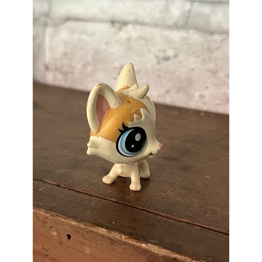 Littlest Pet Shop LPS #67 Felena Pawpaw Cat Cream Yellow Blue Eyes - Picture 2 of 5